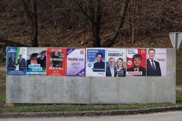 Slovenija je že neliberalna demokracija in zatajen avtoritarni režim