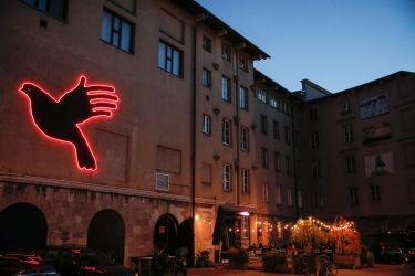 Zaton Slovenskega mladinskega gledališča: Šikaniranje, mobing, dretje