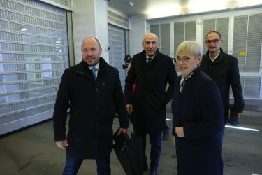 Če gre Janši res za državo, naj ne meče polen pod noge Vrtovcu in Logarju