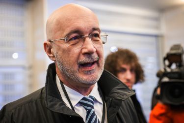 Še lani so Mahnič in SDS hvalili šefa Sove, danes je Janšev sovražnik št. 1