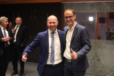 Skrivnost tretjega bloka: Jernej Vrtovec namesto Janeza Janše?