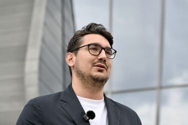 Golob pakira kovčke in v ogenj pošilja svojega generalnega sekretarja