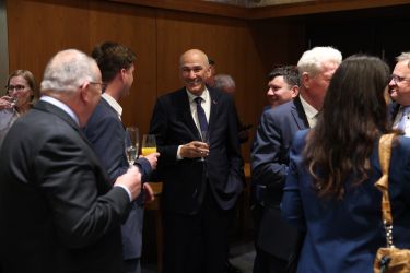 Janez Janša na videz mirno čaka in plete niti igre iz ozadja