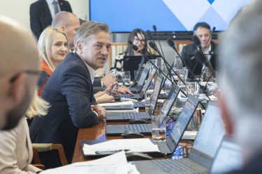 Deset največjih grehov vlade Roberta Goloba