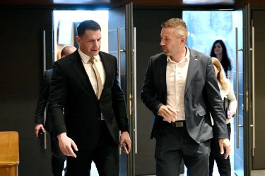 Z dovoljenjem in po nareku Janše je vajeti prevzela arogantna večina v DZ