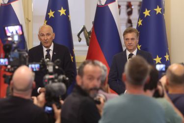Golob »napisal« zakon o RTV – za Janšo!