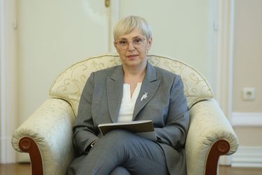 Nataša Pirc Musar naj raje ostane doma – le tako ga ne bo spet polomila