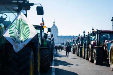 pariz, protest-kmetov, traktor