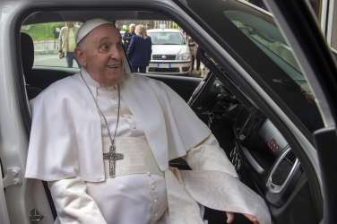 papež frančišek, odhod iz bolnišnice
