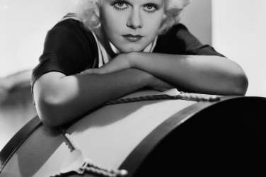 Jean Harlow (1911–1937) je bila prva hollywoodska platinasta blondinka, ki je navdihnila tudi Mary