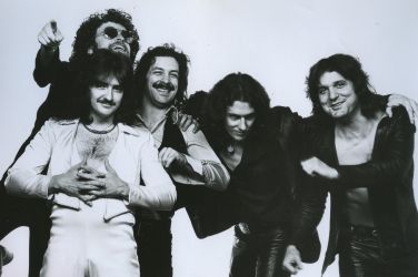 BOC leta 1977: z leve proti desni Donald \"Buck Dharma\" Roeser, Eric Bloom, Albert Bouchard, Allen La