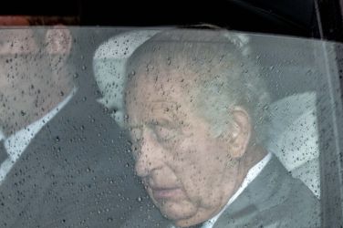 Kralj Karel III.: Monarh se je v Londonu znašel v središču političnih in javnih vprašanj, povezanih s primerom Epstein