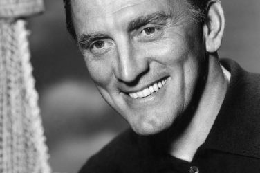 Kirk Douglas (1916 - 2020) je eno največjih imen v zgodovini filma, posnel je 75 celovečercev in še