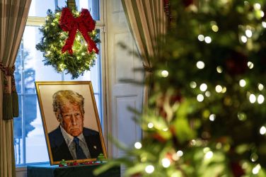 Melanija Trumo, Bela hiša, božič - !!!Med okraski je tudi lego portret predsednika Donalda Trumpa