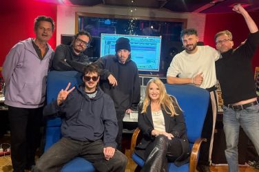 Priredba Dež, ki je združila zasedbo Mrfy in Heleno Blagne, je poklon brezčasni pesmi