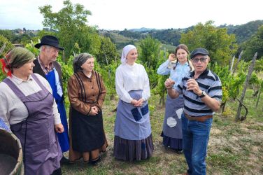 Jože Ekart na snemanju nadaljevanke Korenine_foto FB