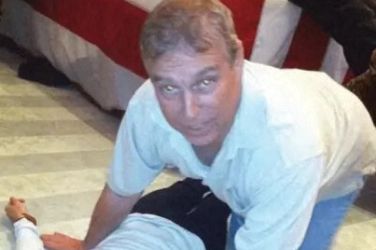 Princ Andrew na eni izmed fotografij, objavljenih v sklopu doku