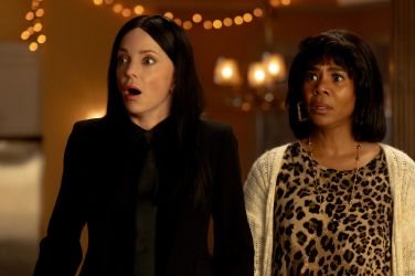 ANNA FARIS (Cindy) in  REGINA HALL (Brenda)_Film, da te kap