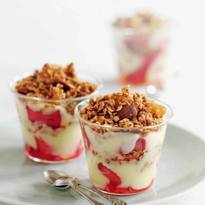 rhubarb and custard crunch