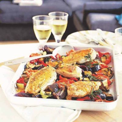pecene piscancje prsi z mediteransko zelenjavo