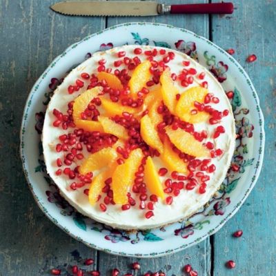 sirova-torta-s-pomaranco-in-granatnim-jabolkom_558x620_acf_cropped