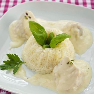 Eingemachtes Suppenhuhn mit Reis