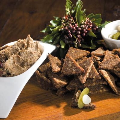preprosta piscancja jetrna pasteta na rzenem kruhu