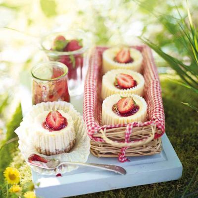 little strawberry cheesecakeslet's eat outdoorsweekend