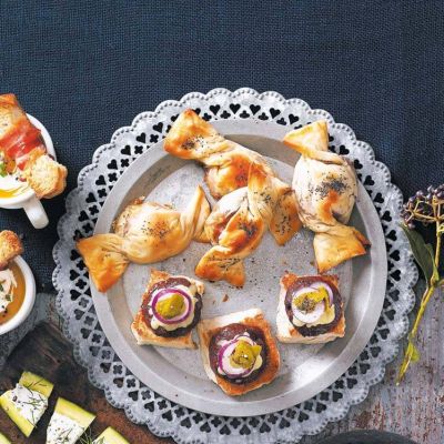 zvitki s sirom brie in brusnicami