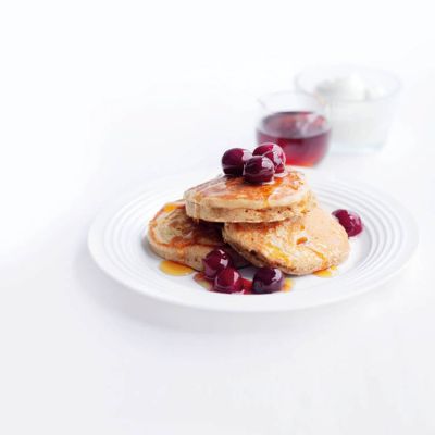 Ajdove ameriske palacinke s cimetom in cesnjami