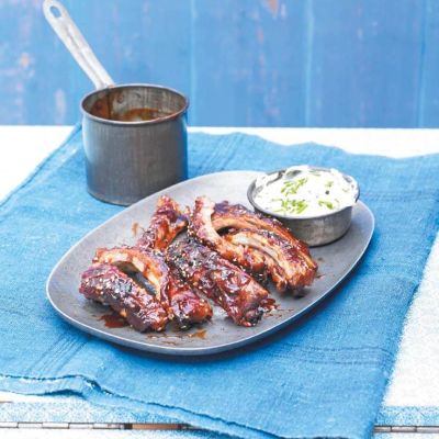 lepljiva svinjska rebrca na zaru