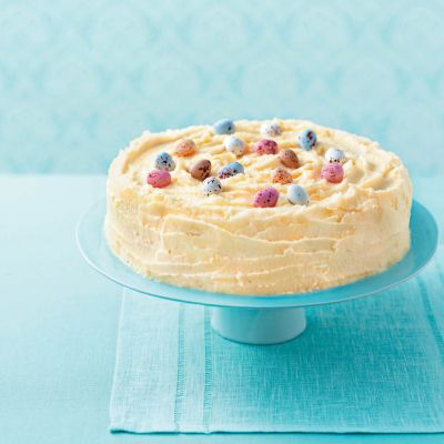 Bela cokoladna torta z velikonocnimi jajcki