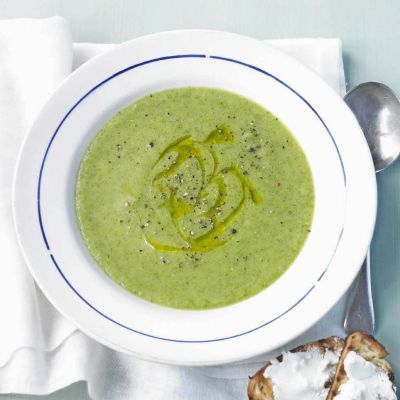 rocket and courgette soup withgoats chesse croutons