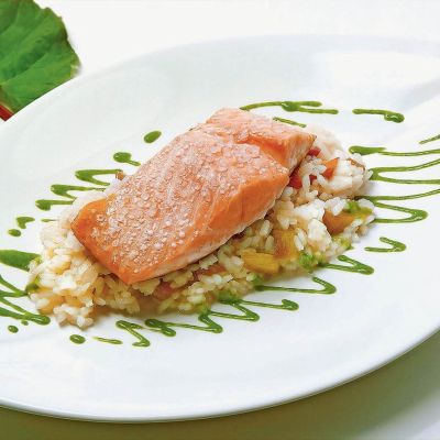 Lachs auf Rhabarberrisotto1-seitigProd. 8/052005 05 23