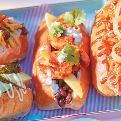 Hotdog s popečenimi rakci po mehiško