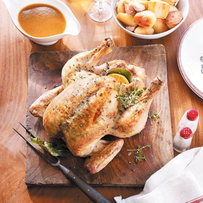 Pecen piscanec z limonovo-timijanovo masleno omako