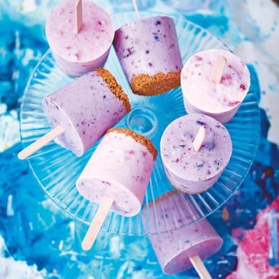 Frozen berry &amp; ginger nut yogurt pops