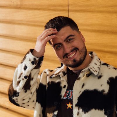 Luka Sešek še vedno išče Njen\' Ime, kot tudi prepeva v istoimenski pesmi