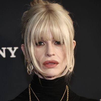 Kelly Osbourne v črnem, dostojanstven in čustveno nabit poklon očet