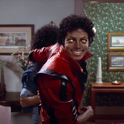 Michael Jackson v znamenitem rdečem suknjiču iz videospota Thriller, ki je leta 1983 spremenil zgodo