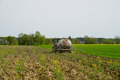 kmetijstvo, poljedeljstvo, njive, traktor, gnojenje