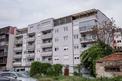 stanovanjski blok.jpg