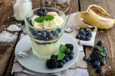 rižev puding s sadjem