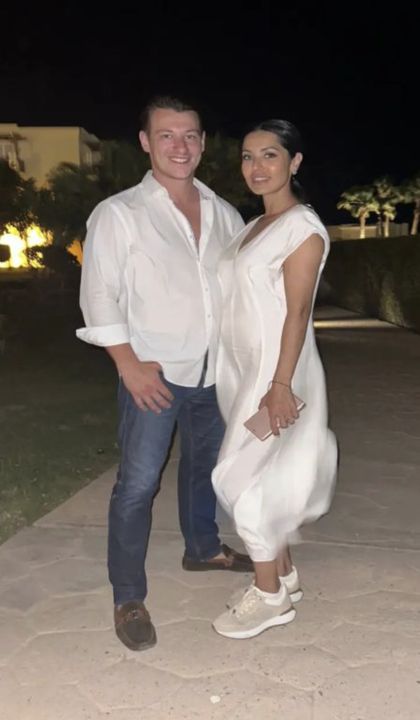 Muki že leta živi in dela v ZDA in ne želi imeti zakona na daljavo, medtem ko Tanja razmišlja o morebitnem koncu svoje kariere.