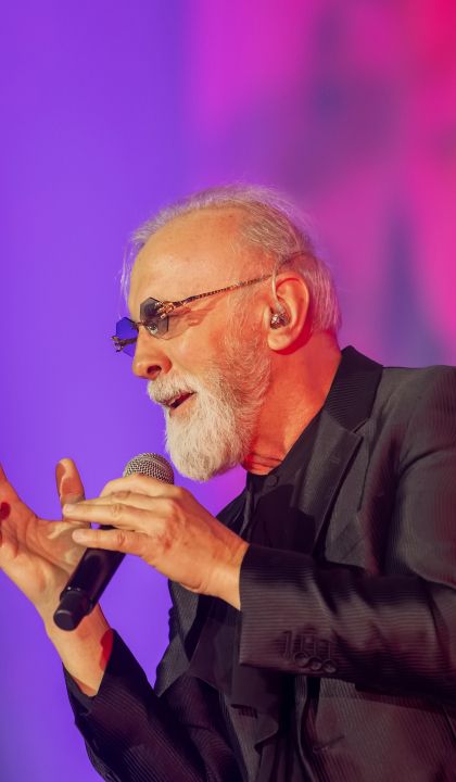 Moj je život Švicarska temelji na resnični zgodbi o nesrečni ljubezni in razočaranju zaradi materializma.