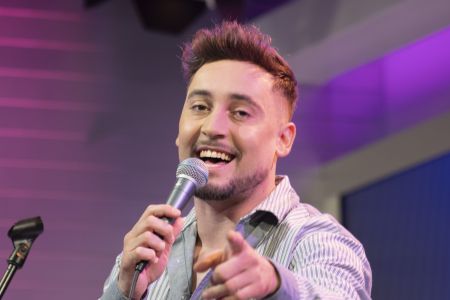 Rok Piletič tik pred operacijo napoveduje: pel bo za množico nosečnic!