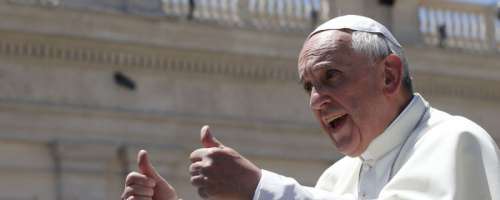 Papežu se je med obiskom v Sarajevu zlomila palica