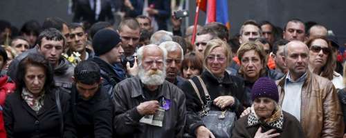 V Armeniji obeležujejo 100. obletnico genocida