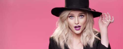 Perrie Edwards kot Britney Spears