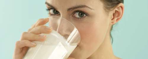 Ali pitje mleka res koristi lepoti?